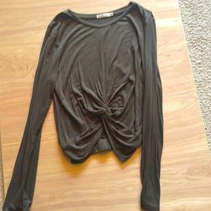 Adorable long sleeve crop top!